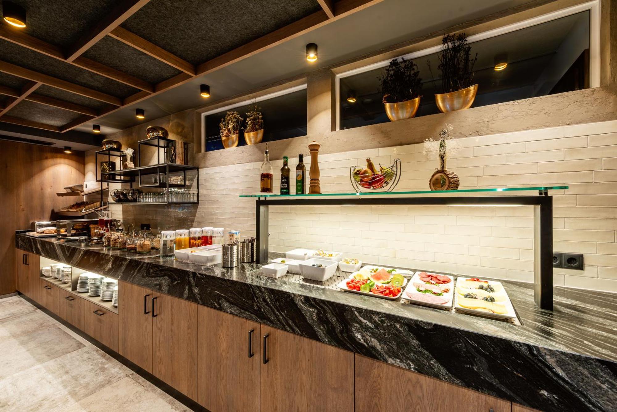 Hotel Enzian Paznaun See Εξωτερικό φωτογραφία